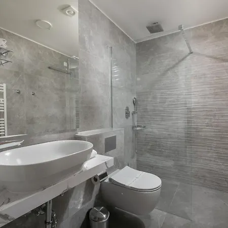 فندق Antonio 4*