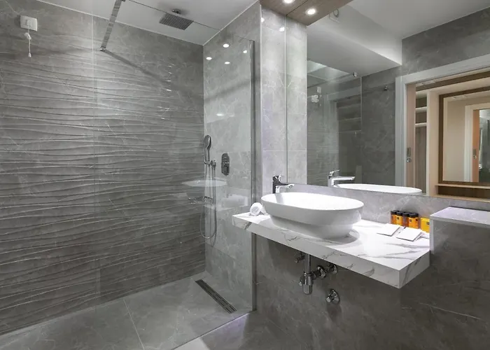 Готель Antonio