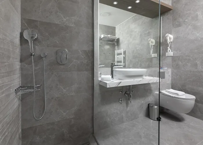 Готель Antonio